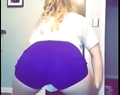 White Big Swag girl Twerks for me so I don&rsquo_t fuck her